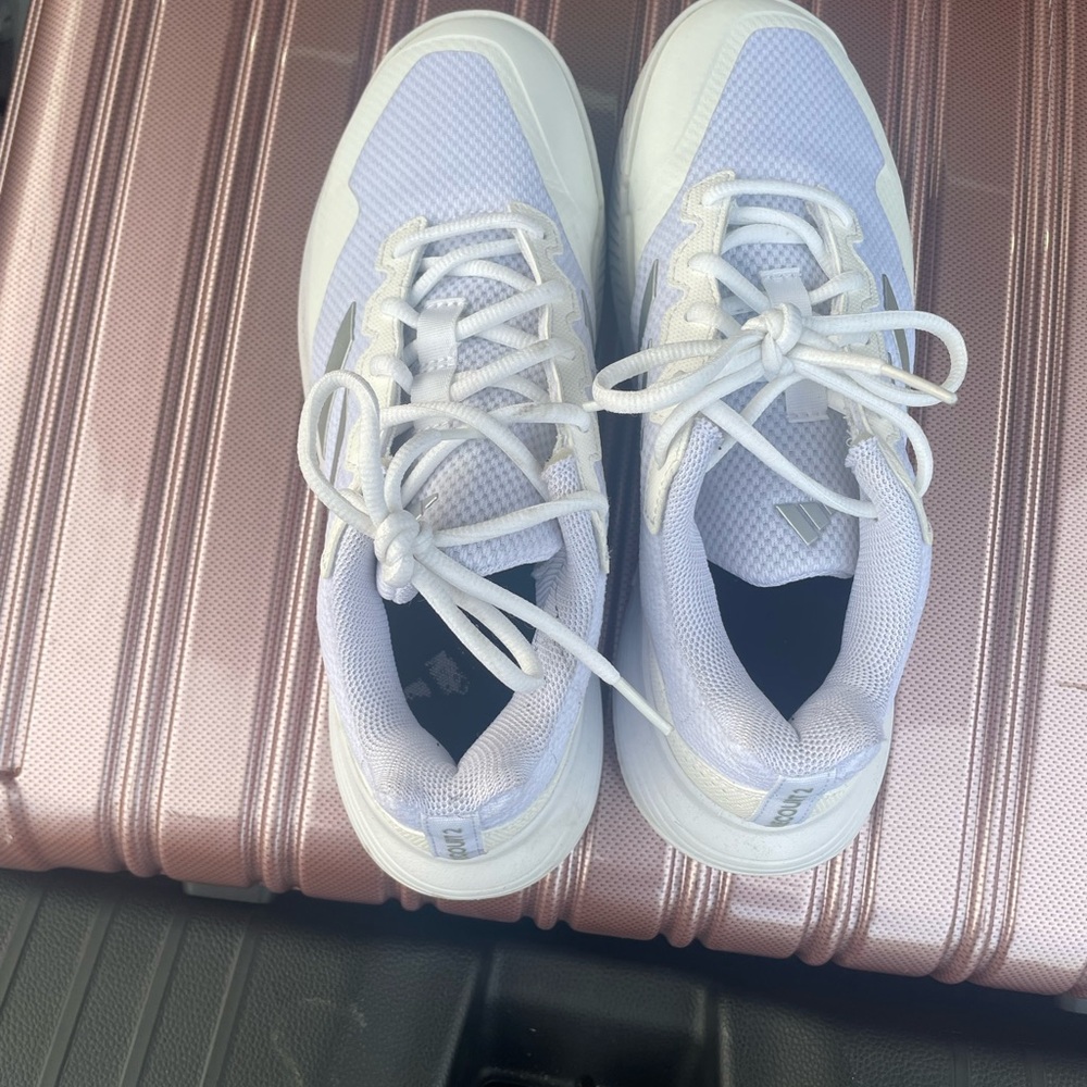 Like NEW ADIDAS game court 2 in white women’s 7.5